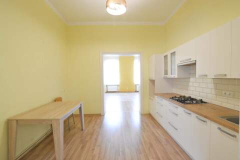 1 piętro, zadbana kamienica, 90 m2