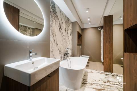 Dwupoziomowy, wykończony apartament z tarasem