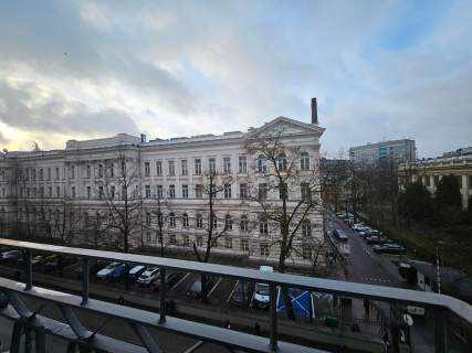 Centrum Warszawy-duże mieszkanie- do remontu