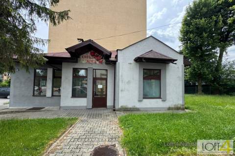 Lokal z witryną i własnym parkingiem
