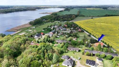 Działka zabudowana starą szkołą jez.Niepruszewskie