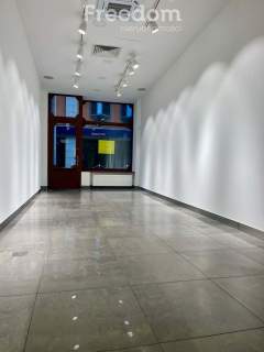 Lokal usługowo-handlowy na parterze 69 m , Ozimska