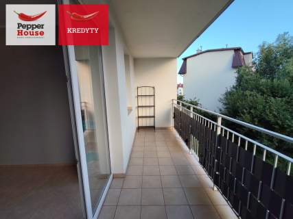 2 pokoje z miejscem postojowym i balkonem
