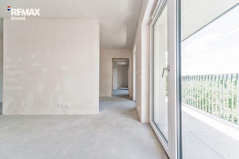Duże mieszkanie z dwoma balkonem i wykuszem