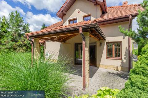 Pychowice, przestronny dom 260 m2, działka 8 ar