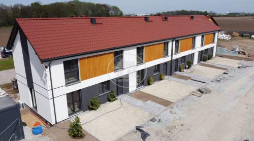 Segment środkowy 105 m 4 pokoje działka 200 m