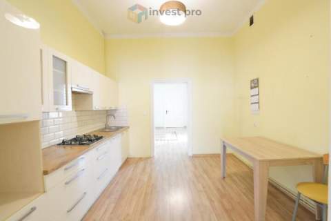 1 piętro, zadbana kamienica, 90 m2