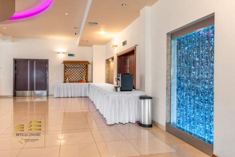 Hotel z restauracją 1500 m - duża działka 4400 m 