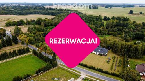 uroczy dom parterowy w otoczeniu przyrody