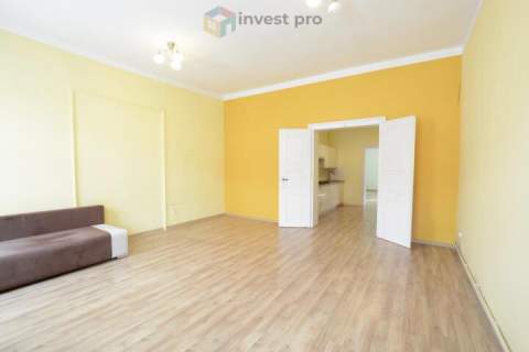 1 piętro, zadbana kamienica, 90 m2