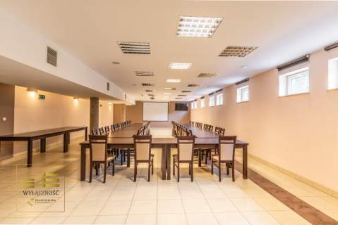 Hotel z restauracją 1500 m - duża działka 4400 m 