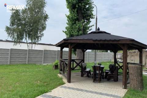 Budynek komercyjny działający hotel pracowniczy