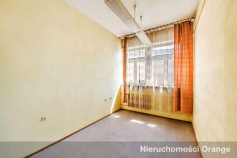 Duży budynek biurowo-mieszkalny w centrum