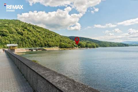Działka w górach nad jeziorem