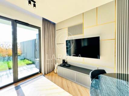Apartament 2 pokoje, winda, ogród/garaż.