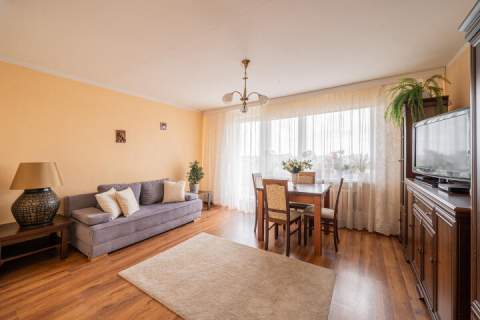 3 pokojowe umeblowane mieszkanie z balkonem i piwnicą