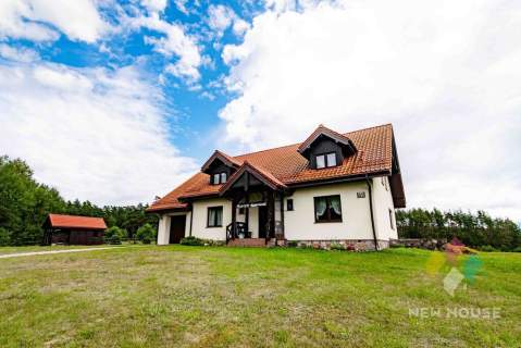 Dom na wzniesieniu z tarasem, działka 5882 m2