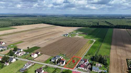 900m2 blisko lasy woda prąd w granicy prostokąt