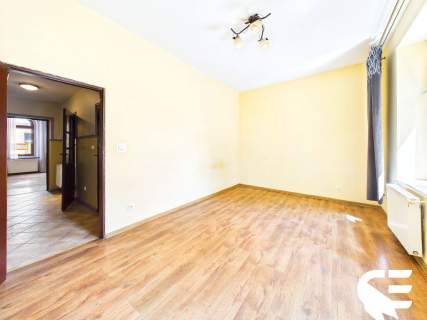 67 M 3 pokoje parter kominek Bierutów