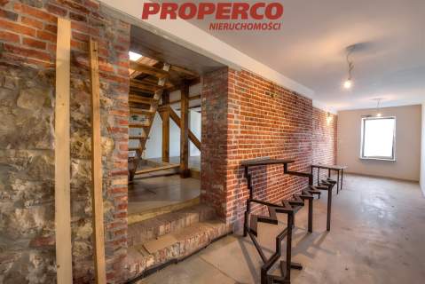Lokal usługowy, pow. ok 400 m2, piętro 2/3, Rynek