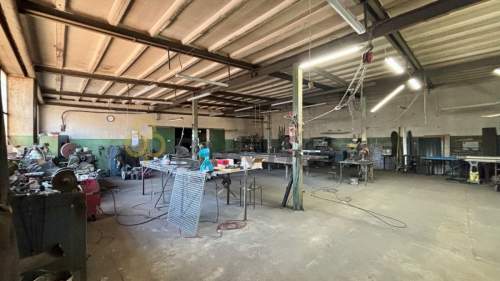 Działka 1400 m2 z halą w Modrzycy