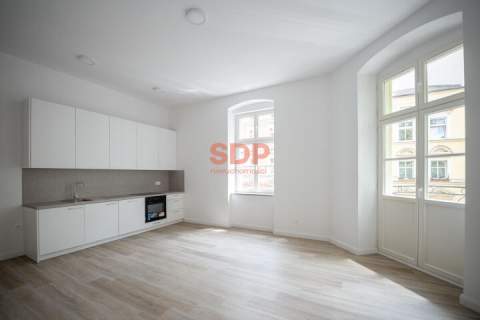 urokliwa kawalerka w odrestaurowanej kamienicy balkon
