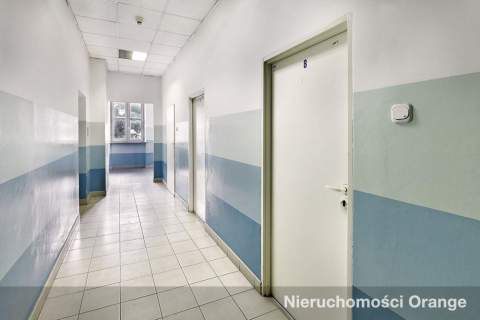 Duży teren z biurami i magazynami blisko Rynku