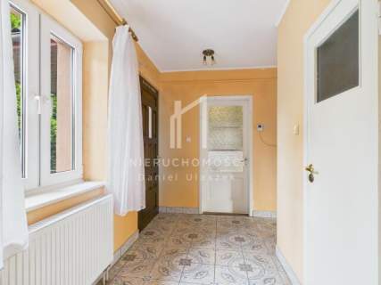 DOM 110M2- KROSNO-UL WIEJSKA- DZIAŁKA 8.20 AR