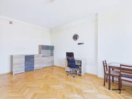 Kawalerka z dużym balkonem typu taras i widokiem na panoramę...