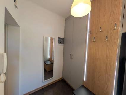 Duża kawalerka po remoncie z balkonem, Snycerska 3