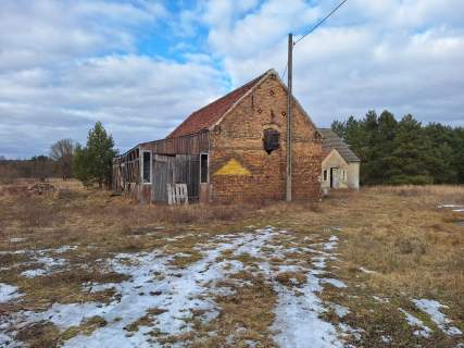 Dom pom.gospodarcze na pół-hektarowym terenie 