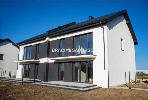 4 pok 63m2 /balko/ogródek/ 2 m.postojowe
