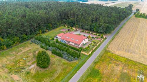 Hotel z restauracją 1500 m - duża działka 4400 m 