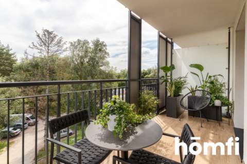 Nowoczesne mieszkanie balkon widok na zieleń