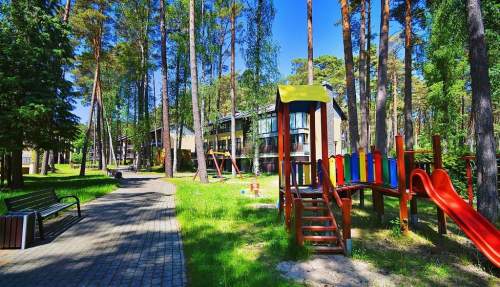 Apartament wakacyjny w sercu sosnowego lasu