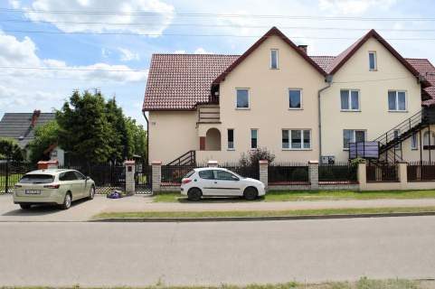 Dom w zabudowie bliźniaczej w Piszu blisko jeziora Roś
