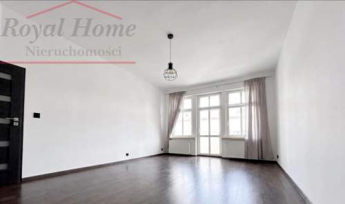 Przestronne z potencjałem 2 pok z balkonem.