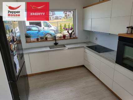 Nowoczesny dom z basenem i spa