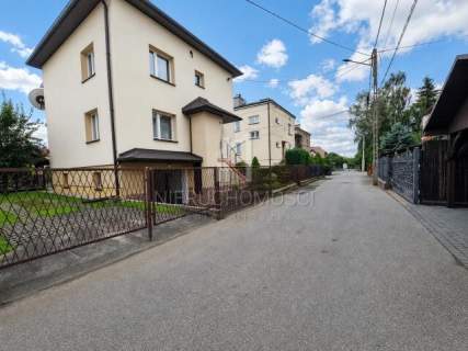 PRZESTRONNY DOM Z GARAŻEM, ALTANĄ I ZADBANYM OGRODEM - JASŁO,...