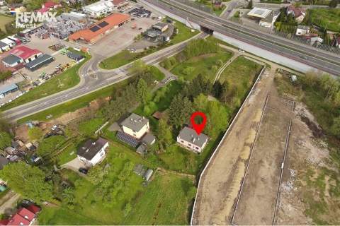 Dom lub biuro z dużym ogrodem w centrum Komorowic