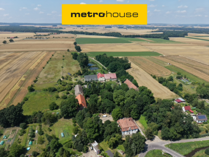 Przypałacowy folwark w Zagrodnie na 1,5 ha gruntu