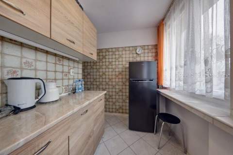 2 pokoje Balkon Piwnica Oddzielna kuchnia Cicha okolica