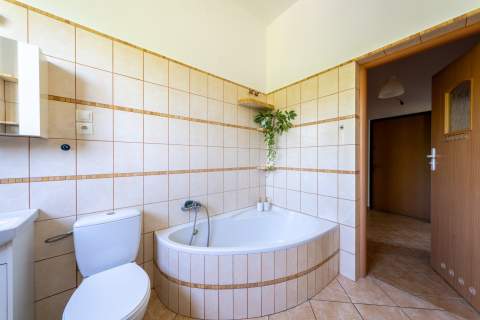 55 m2 powierzchni antresola - BEZ PROWIZJI