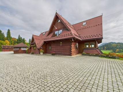 Drewniany dom z widokiem na Tatry   Dursztyn