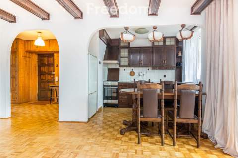 5-pokojowe mieszkanie 75,5 m w centrum, blisko UM