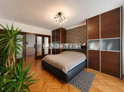 Dom 200m2, w centrum Poraja, działka ok. 3000m2