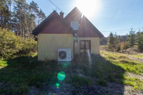Dom z Energią ze Słońca i Lasem za Oknem- Zielona