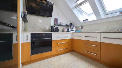 2 pokoje Balkon Hala garażowa Kameralne osiedle Niski czynsz