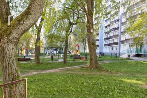 2 pok. z dużym balkonem po remoncie na I piętrze 