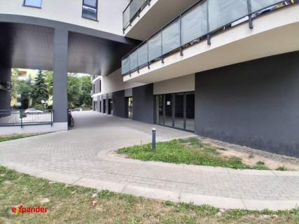 Lokal na parterze w centrum 198